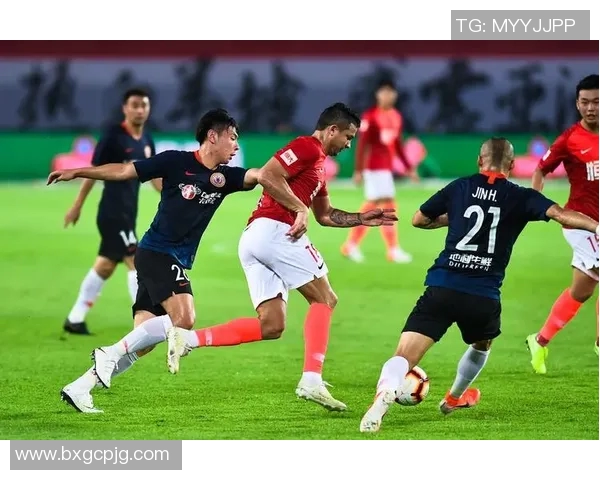 上海足球队以57分领跑精英赛积分榜展现强劲实力